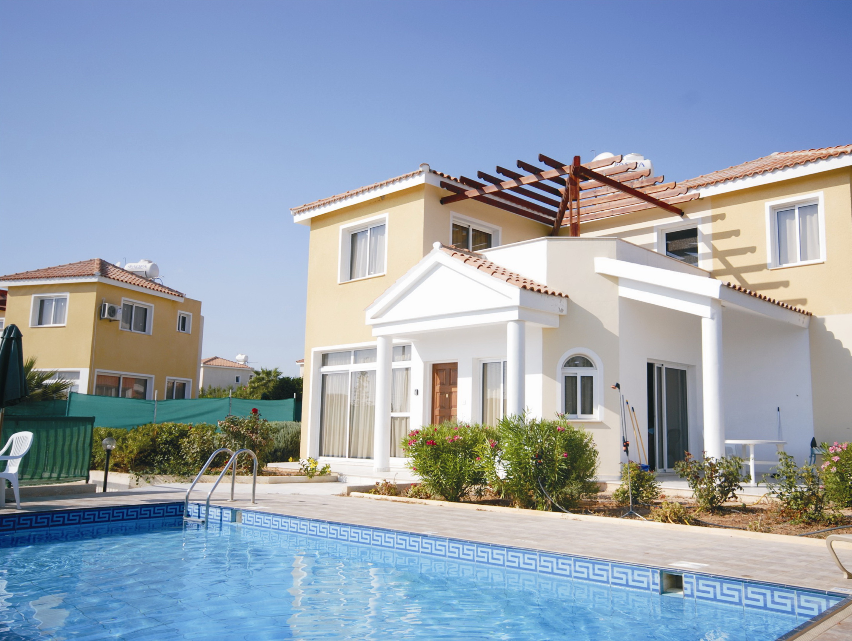 Сколько стоит недвижимость на Кипре и как её купить